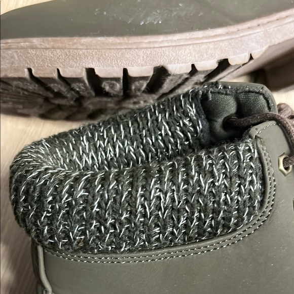 Rogue Green Lace Up Boots with Sturdy Build - Picture 4 of 8